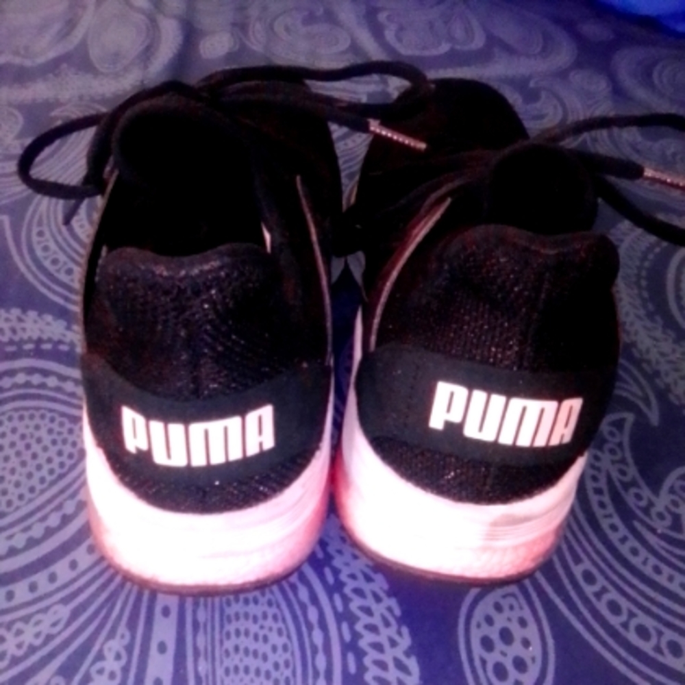 Puma sneakers women's size 9